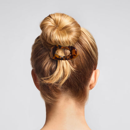KITSCH Tort Flat Cloud Clip Small — model hair shot